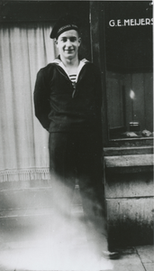 876029 Portret van Gerrit van den Brink, voor zijn vertrek naar Nederlands-Indië als militair bij de Koninklijke ...